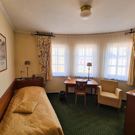 Hotel Zur Post Waldbreitbach エクステリア 写真