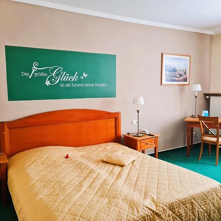Hotel Zur Post Waldbreitbach エクステリア 写真