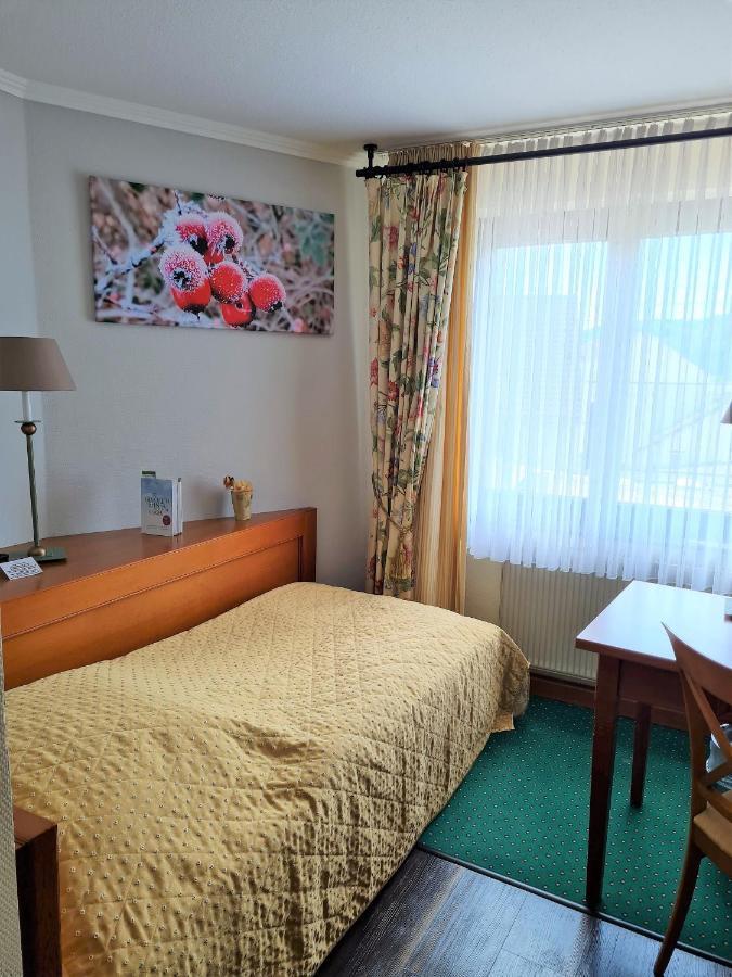 Hotel Zur Post Waldbreitbach エクステリア 写真