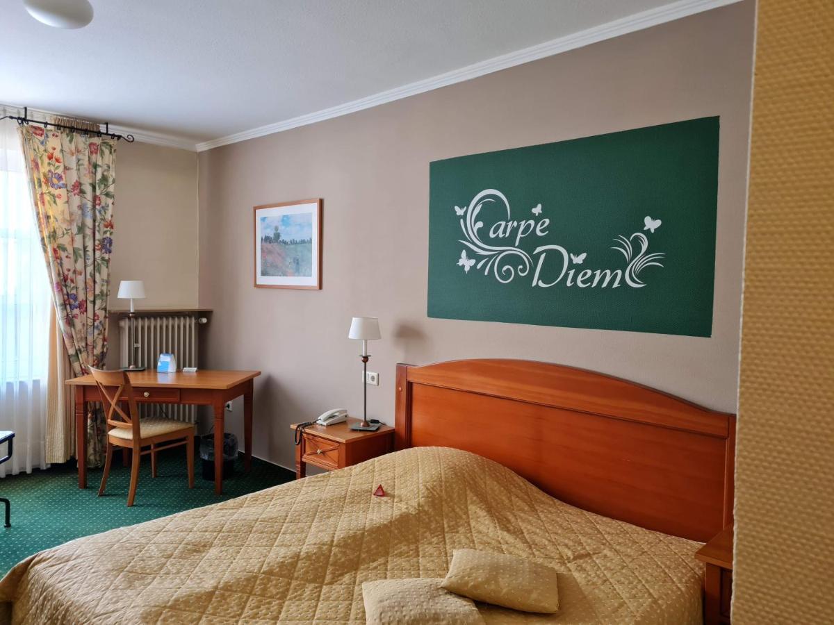 Hotel Zur Post Waldbreitbach エクステリア 写真