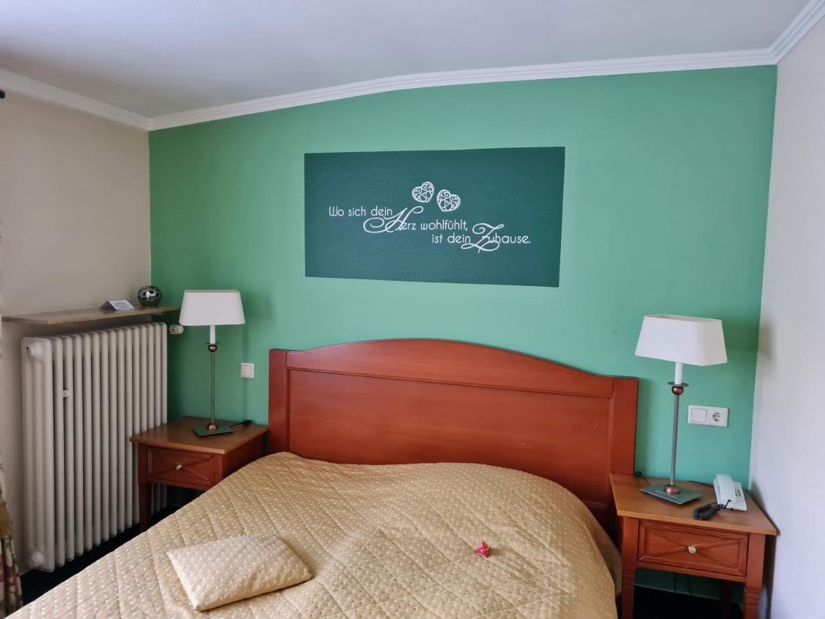 Hotel Zur Post Waldbreitbach エクステリア 写真