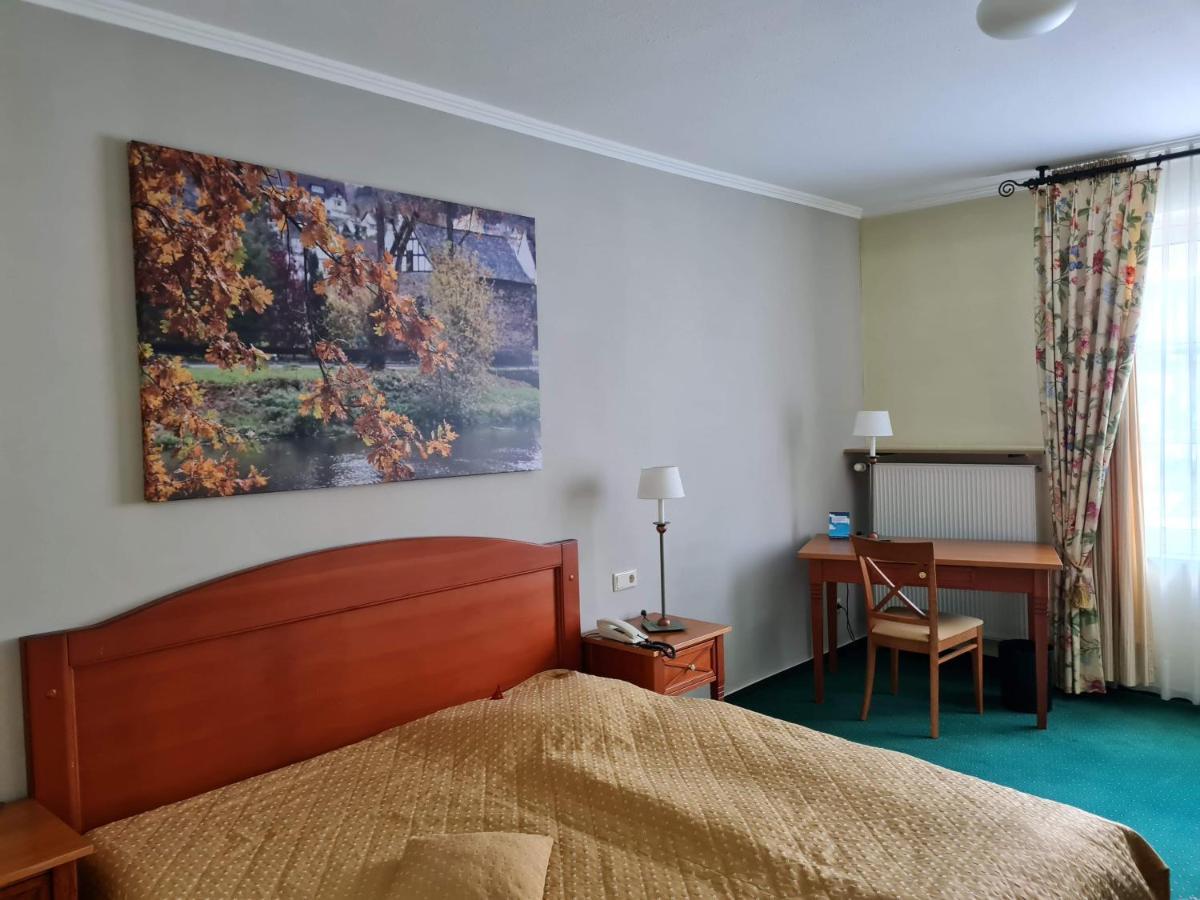 Hotel Zur Post Waldbreitbach エクステリア 写真
