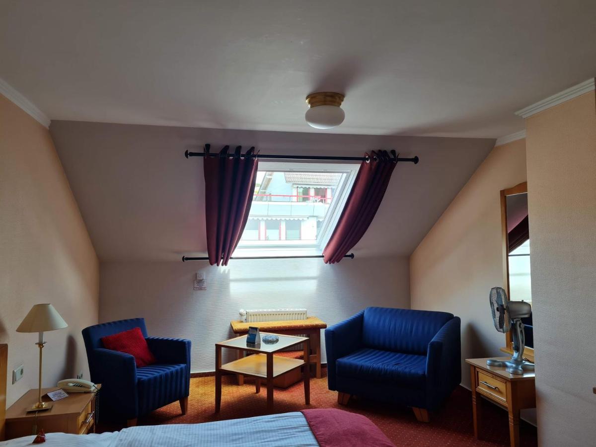 Hotel Zur Post Waldbreitbach エクステリア 写真