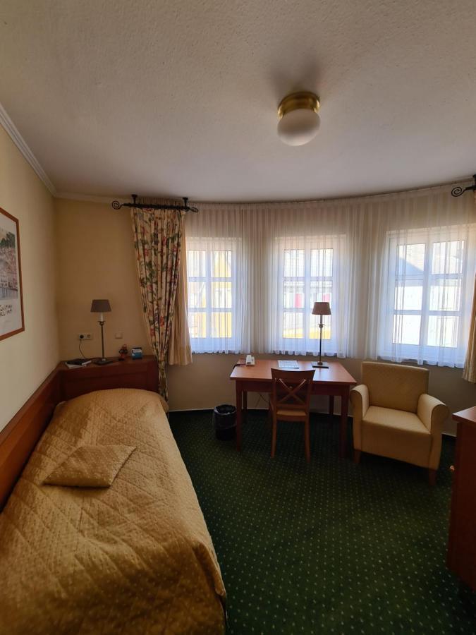 Hotel Zur Post Waldbreitbach エクステリア 写真