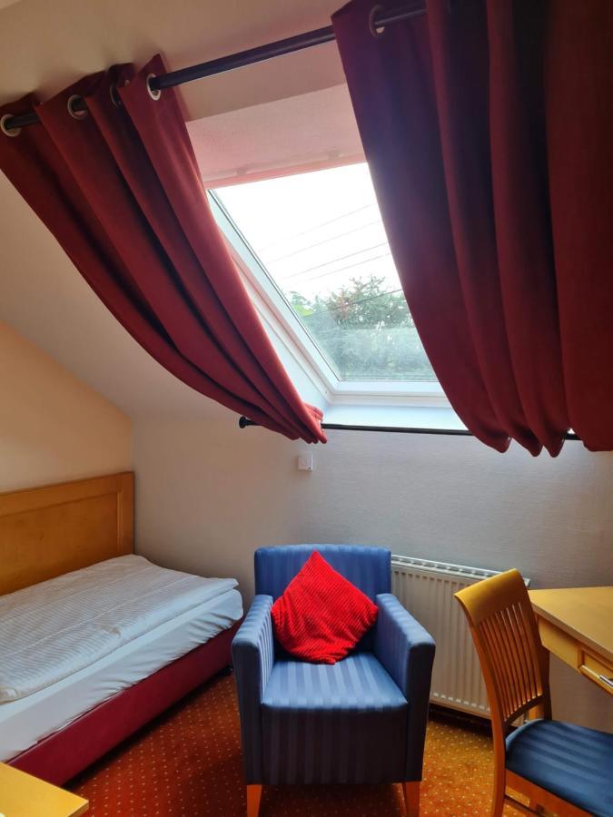 Hotel Zur Post Waldbreitbach エクステリア 写真