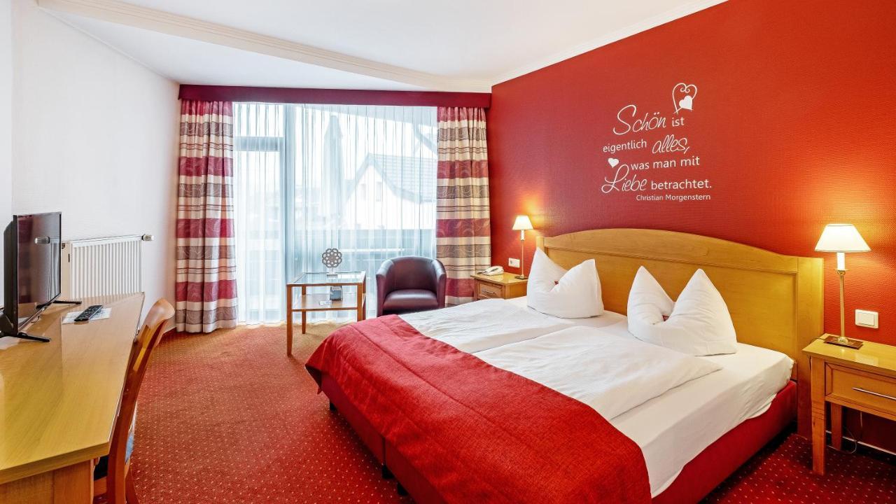 Hotel Zur Post Waldbreitbach エクステリア 写真