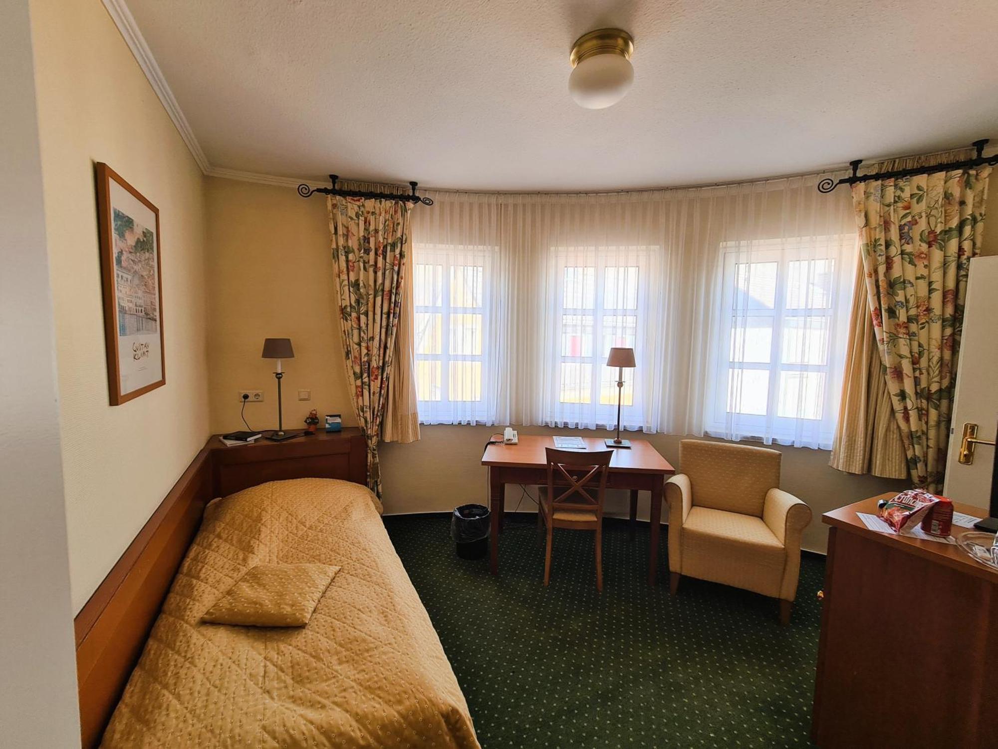 Hotel Zur Post Waldbreitbach エクステリア 写真