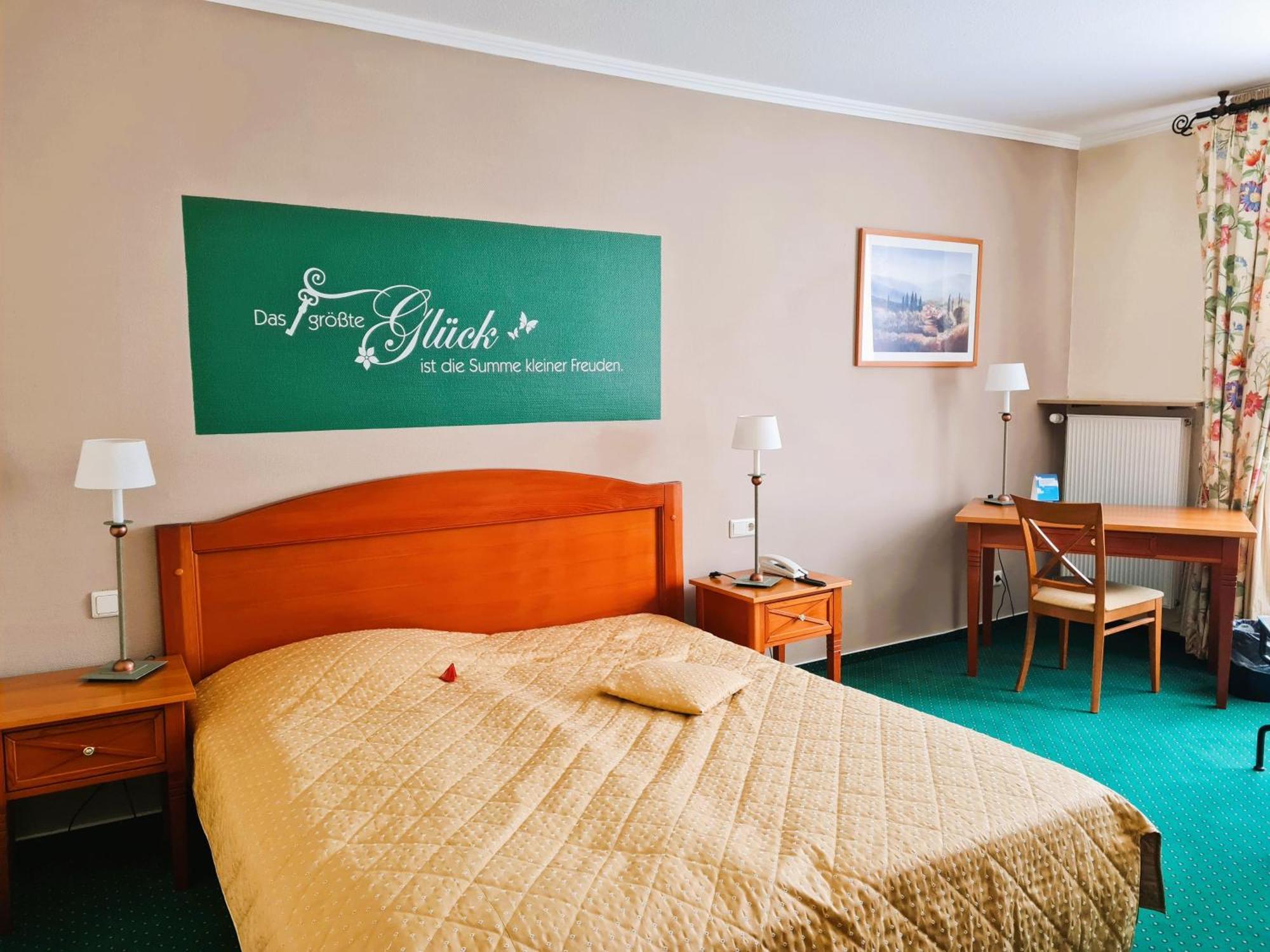 Hotel Zur Post Waldbreitbach エクステリア 写真