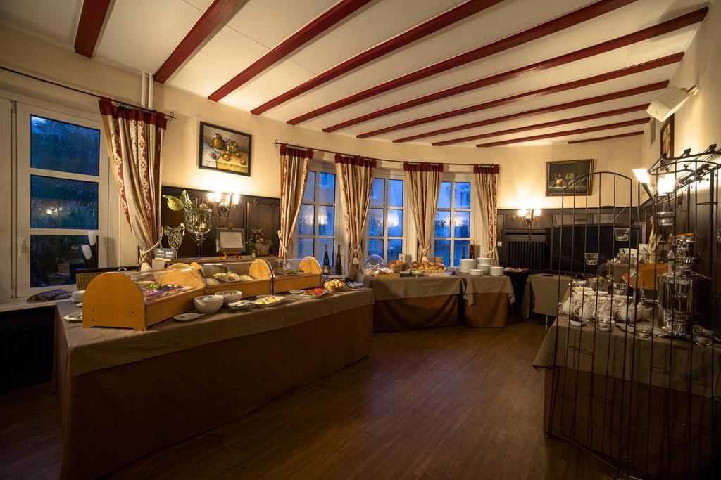 Hotel Zur Post Waldbreitbach エクステリア 写真