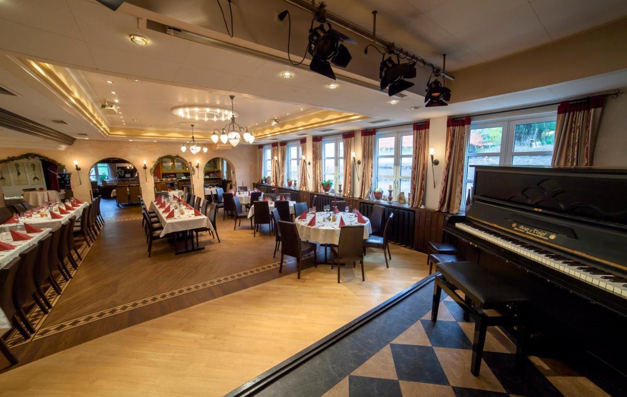 Hotel Zur Post Waldbreitbach エクステリア 写真