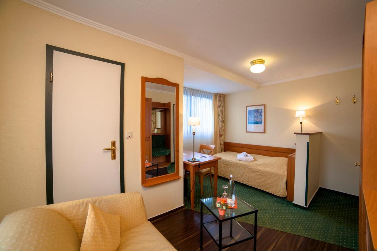 Hotel Zur Post Waldbreitbach エクステリア 写真