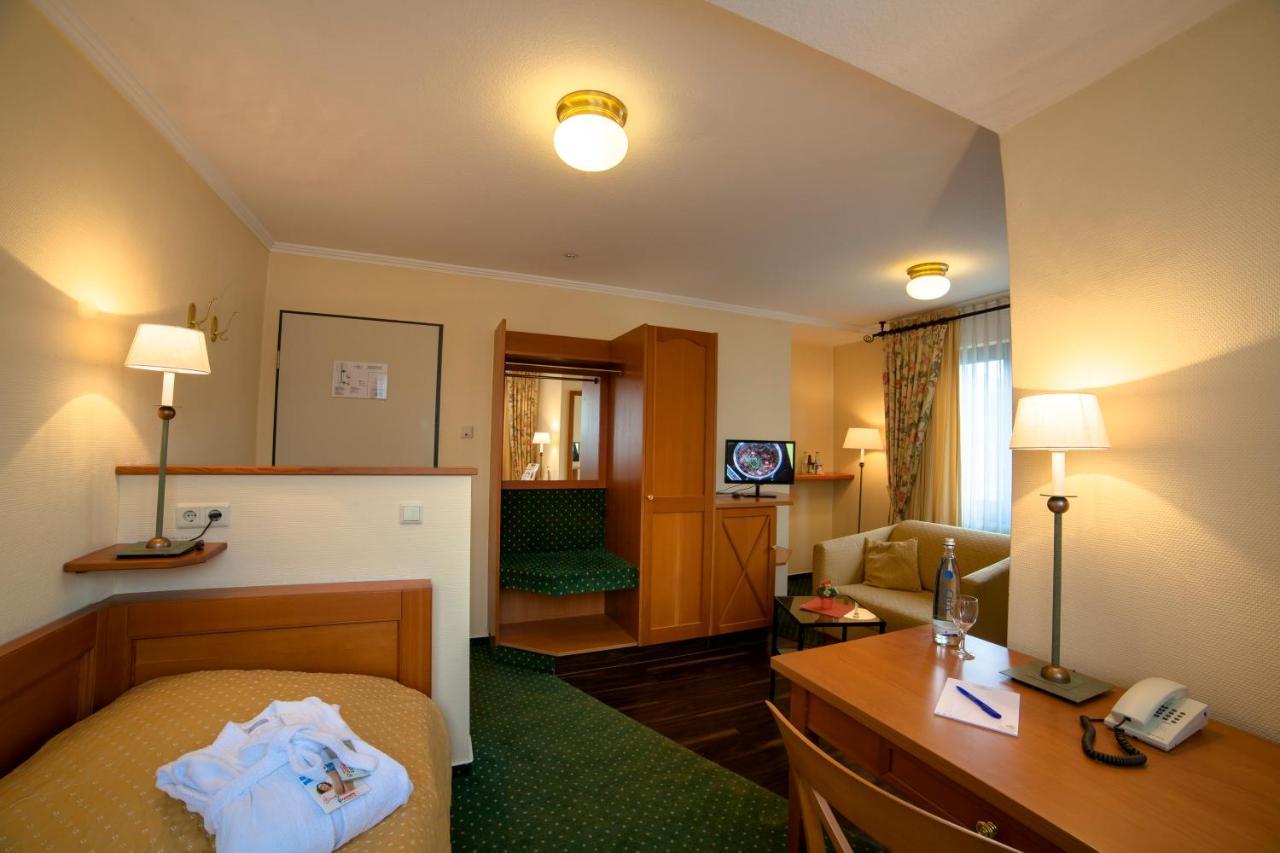 Hotel Zur Post Waldbreitbach エクステリア 写真