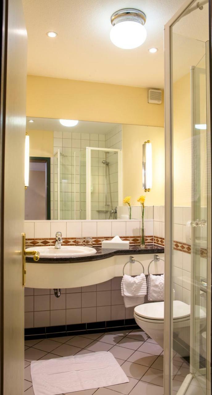 Hotel Zur Post Waldbreitbach エクステリア 写真