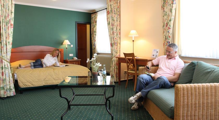 Hotel Zur Post Waldbreitbach エクステリア 写真